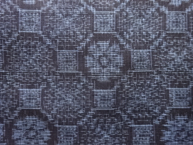 アンティーク　蜀江模様織り出し本場村山泥大島紬着物